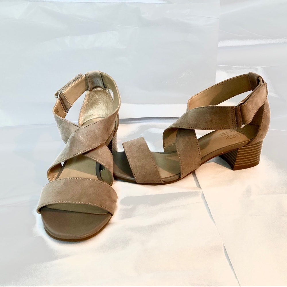 Nude Naturalizer Heels